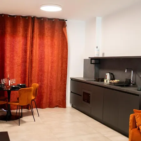 Marisabella 6 - 8 Apartment Bari